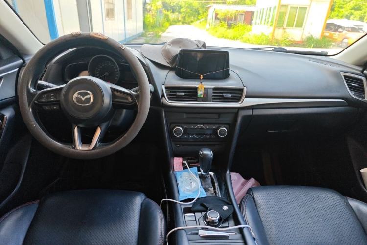 Used Mazda 3 Axela 2017 Sedan 1.5L Automatic Luxury Model China VI Standard Center Console