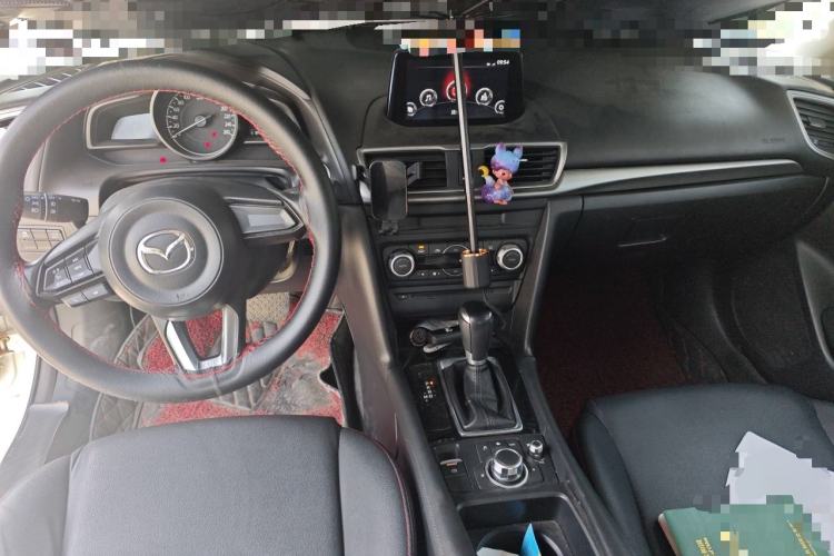 Used Mazda 3 Axela 2017 Sedan 1.5L Automatic Comfort Model China VI Standard Center Console