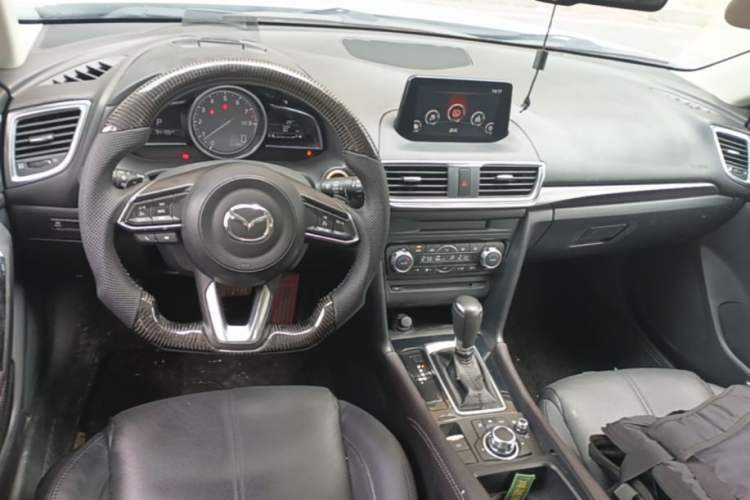 Used Mazda 3 Axela 2017 Hatchback 2.0L Automatic Sport Model China V Emission Standard Center Console