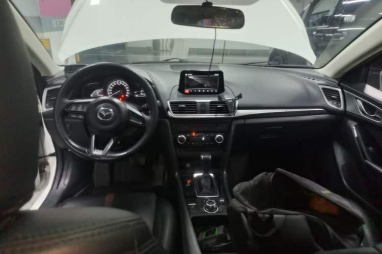 Used Mazda 3 Axela 2017 Sedan 1.5L Automatic Luxury Model Emission Standard China V Center Console