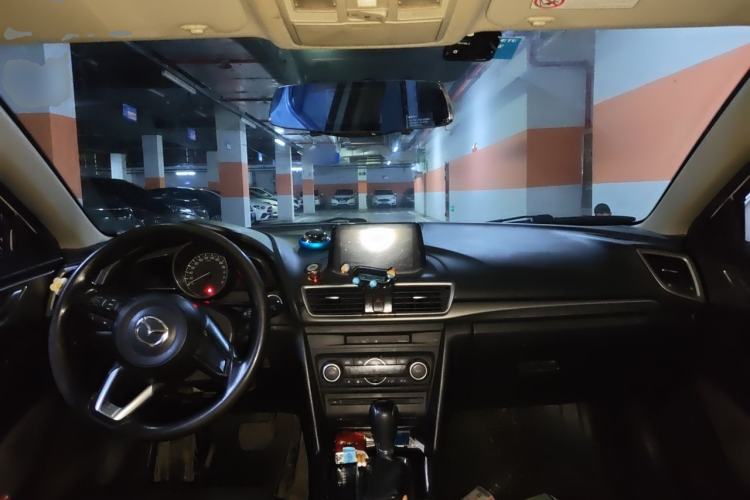 Used Mazda 3 Axela 2017 Sedan 1.5L Automatic Luxury Model China VI Standard Center Console