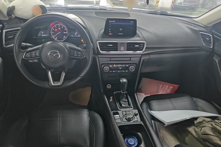 Used Mazda 3 Axela 2017 Hatchback 2.0L Automatic Sport Model China V Emission Standard Center Console