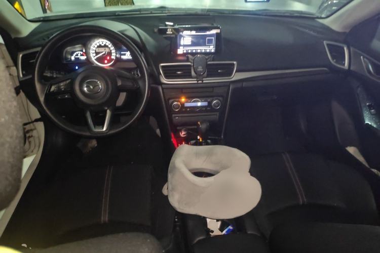 Used Mazda 3 Axela 2017 Sedan 1.5L Automatic Luxury Model China VI Standard Center Console