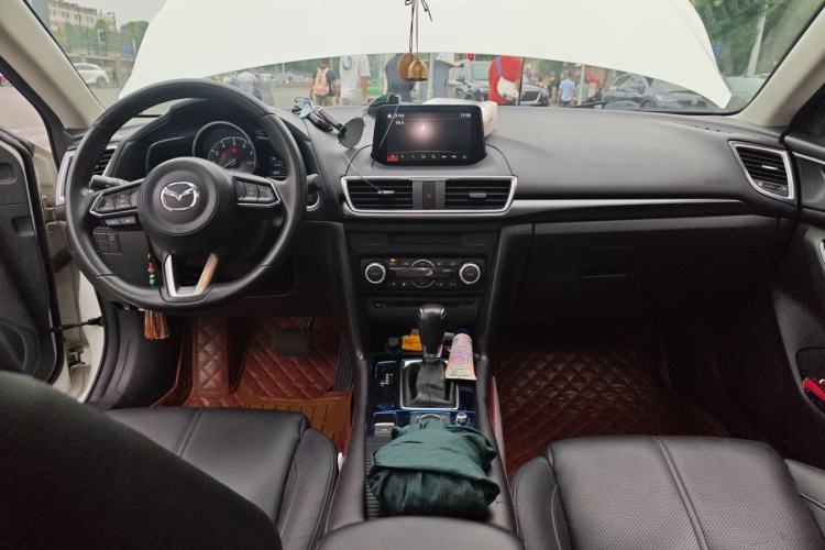 Used Mazda 3 Axela 2017 Sedan 2.0L Automatic Flagship Model China V Standard Center Console