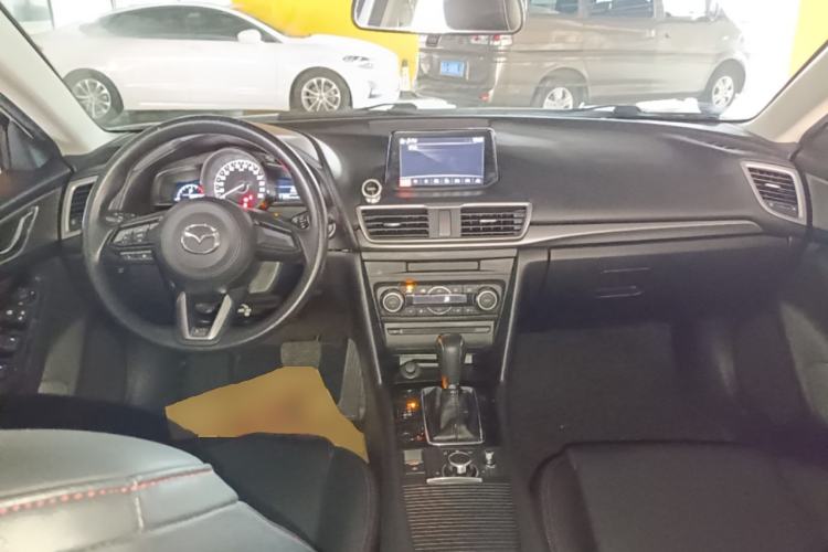 Used Mazda 3 Axela 2017 Sedan 1.5L Automatic Luxury Model Emission Standard China V Center Console