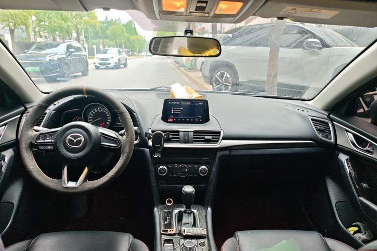 Used Mazda 3 Axela 2017 Sedan 1.5L Automatic Luxury Model China VI Standard Center Console