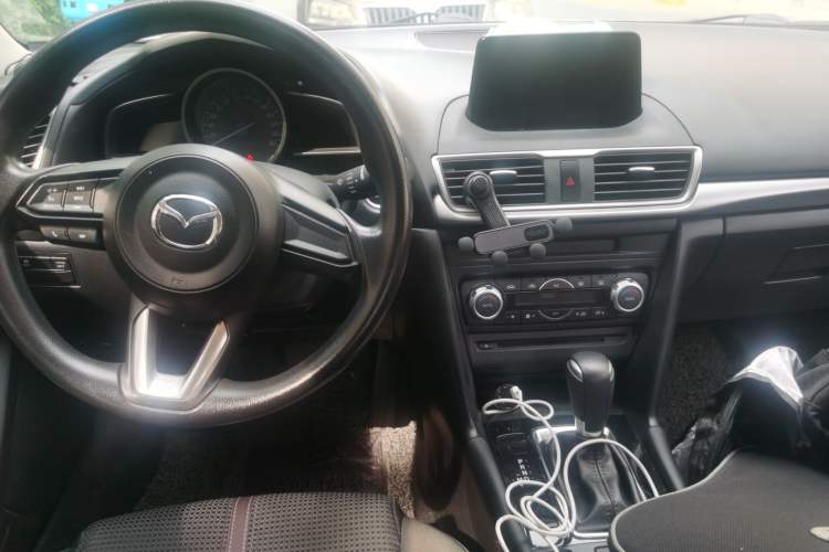 Used Mazda 3 Axela 2017 Sedan 1.5L Automatic Luxury Model China VI Standard Center Console