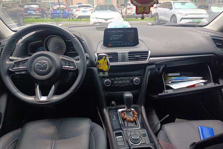 Used Mazda 3 Axela 2017 Sedan 2.0L Automatic Prestige Model China VI Standard Center Console