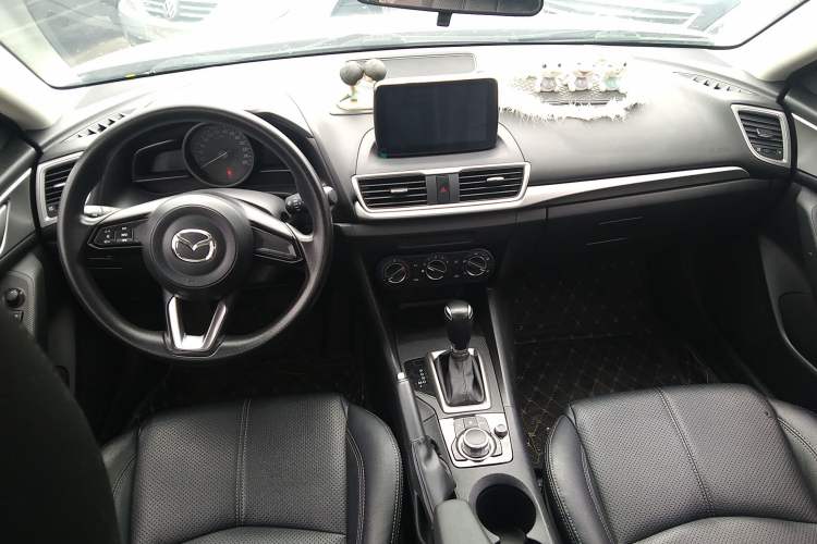 Used Mazda 3 Axela 2017 Sedan 1.5L Automatic Comfort Model China VI Standard Center Console