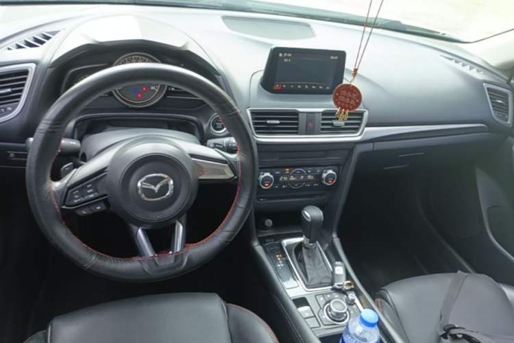 Used Mazda 3 Axela 2017 Hatchback 2.0L Automatic Luxury Model Emission Standard China V Center Console
