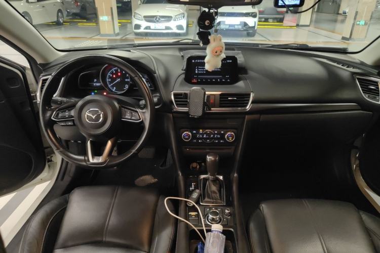 Used Mazda 3 Axela 2017 Hatchback 2.0L Automatic Sport Model China V Emission Standard Center Console