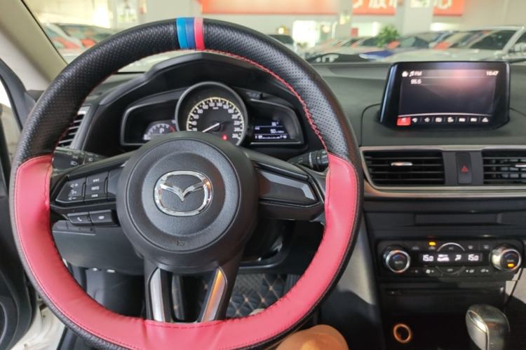 Used Mazda 3 Axela 2017 Hatchback 2.0L Automatic Luxury Model Emission Standard China V Center Console