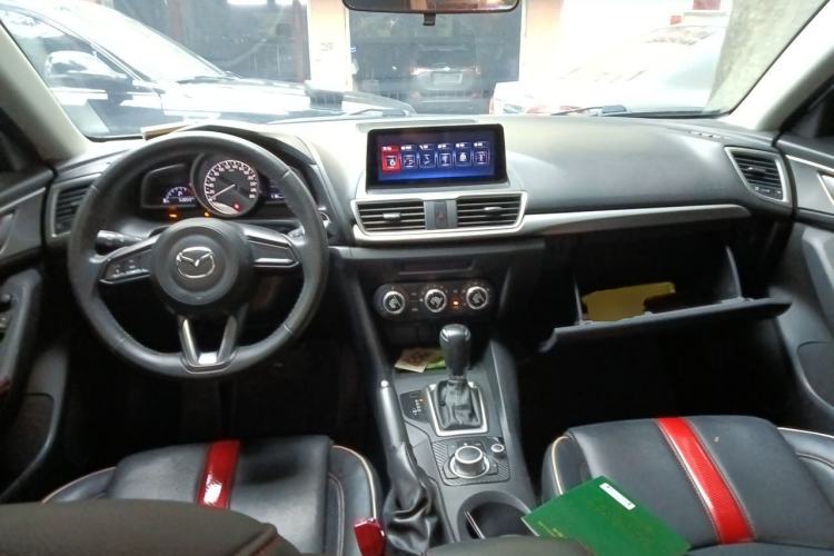 Used Mazda 3 Axela 2017 Sedan 1.5L Automatic Comfort Model China VI Standard Center Console