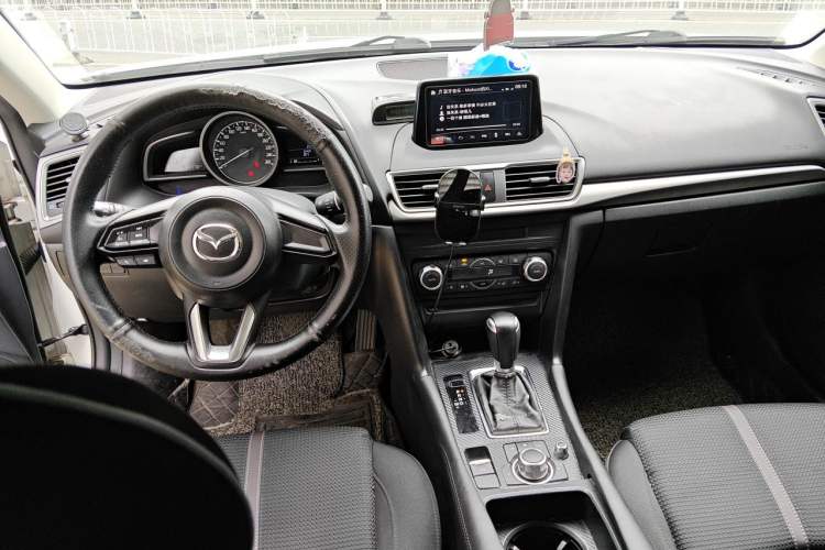 Used Mazda 3 Axela 2017 Sedan 1.5L Automatic Luxury Model Emission Standard China V Center Console