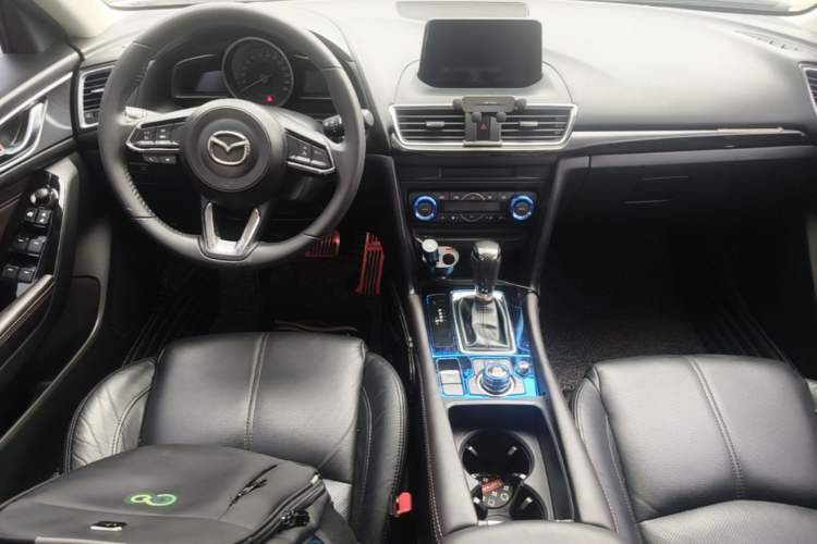 Used Mazda 3 Axela 2017 Sedan 2.0L Automatic Prestige Model China VI Standard Center Console