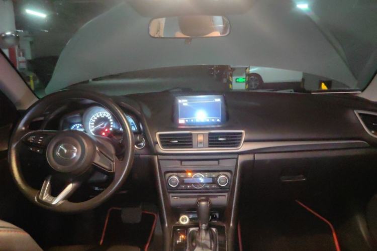 Used Mazda 3 Axela 2017 Sedan 1.5L Automatic Luxury Model China VI Standard Center Console