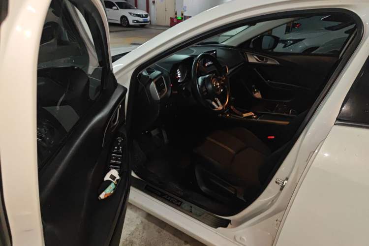 Used Mazda 3 Axela 2017 Sedan 1.5L Automatic Luxury Model Emission Standard China V Driver Seat