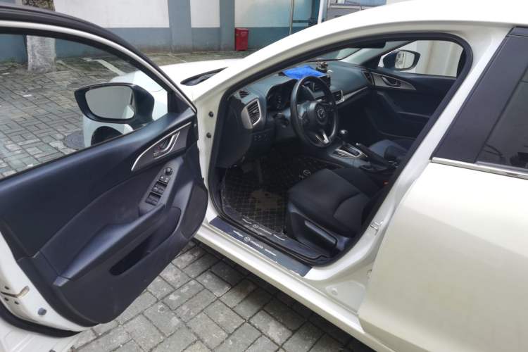 Used Mazda 3 Axela 2017 Sedan 1.5L Automatic Comfort Model Emission Standard China V Driver Seat