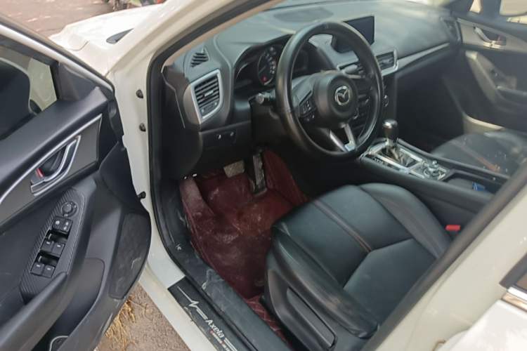 Used Mazda 3 Axela 2017 Sedan 1.5L Automatic Luxury Model Emission Standard China V Driver Seat