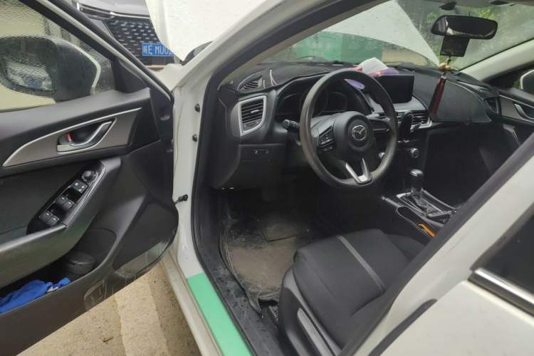 Used Mazda 3 Axela 2017 Sedan 1.5L Automatic Luxury Model Emission Standard China V Driver Seat