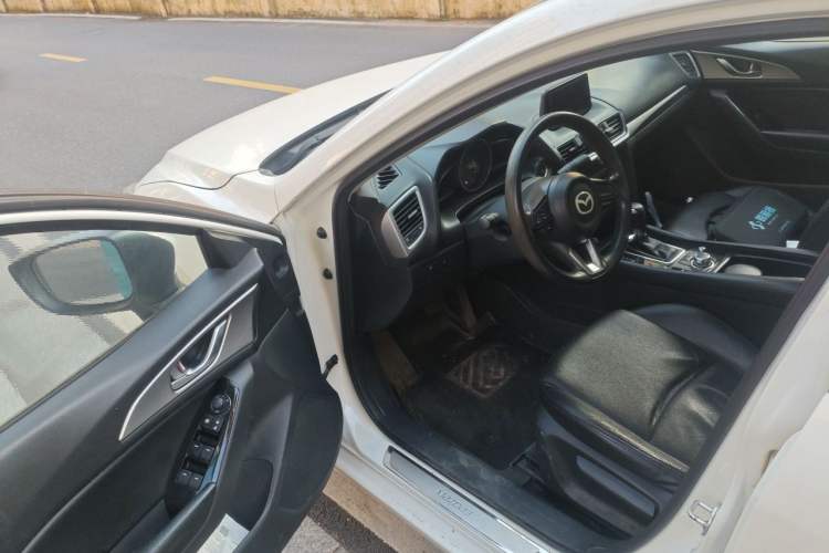 Used Mazda 3 Axela 2017 Sedan 1.5L Automatic Luxury Model Emission Standard China V Driver Seat