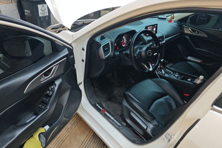 Used Mazda 3 Axela 2017 Sedan 1.5L Automatic Luxury Model Emission Standard China V Driver Seat