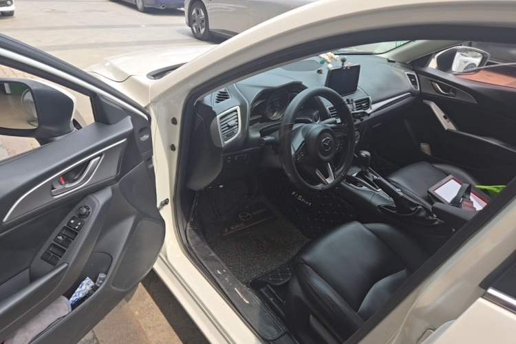 Used Mazda 3 Axela 2017 Hatchback 1.5L Automatic Comfort Model Emission Standard China V Driver Seat