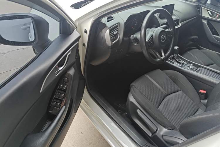 Used Mazda 3 Axela 2017 Sedan 1.5L Automatic Luxury Model Emission Standard China V Driver Seat