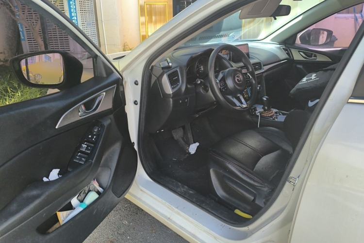 Used Mazda 3 Axela 2017 Sedan 1.5L Automatic Luxury Model Emission Standard China V Driver Seat