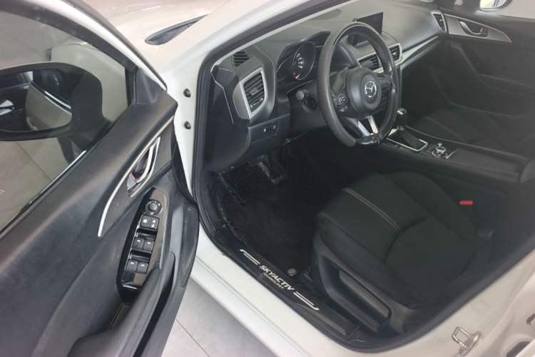 Used Mazda 3 Axela 2017 Sedan 1.5L Automatic Luxury Model Emission Standard China V Driver Seat