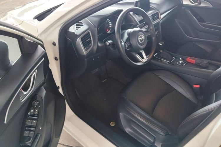 Used Mazda 3 Axela 2017 Sedan 1.5L Automatic Luxury Model Emission Standard China V Driver Seat