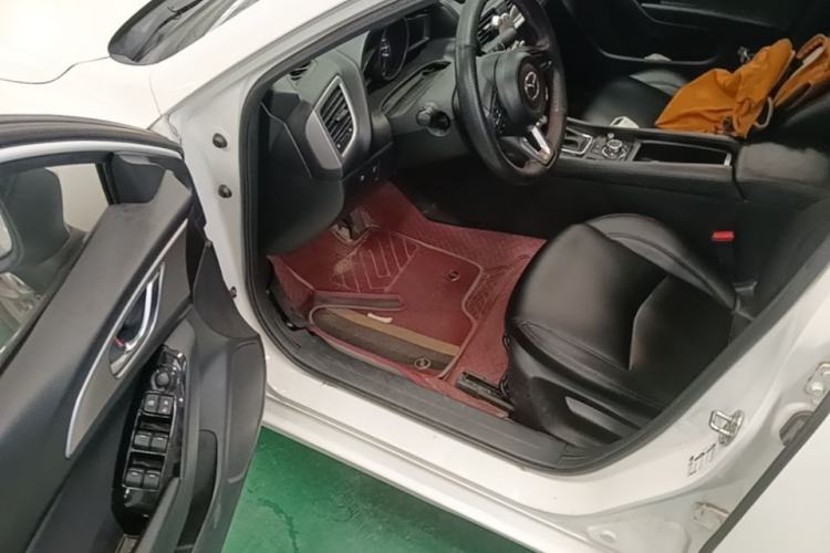 Used Mazda 3 Axela 2017 Sedan 1.5L Automatic Luxury Model Emission Standard China V Driver Seat