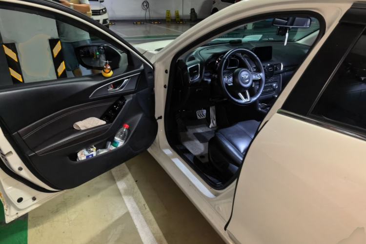 Used Mazda 3 Axela 2017 Hatchback 2.0L Automatic Sport Model China V Emission Standard Driver Seat