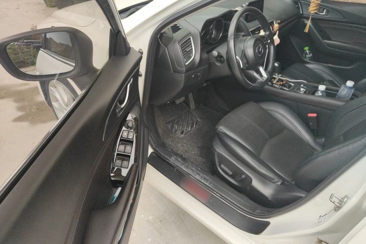 Used Mazda 3 Axela 2017 Sedan 2.0L Automatic Flagship Model China V Standard Driver Seat