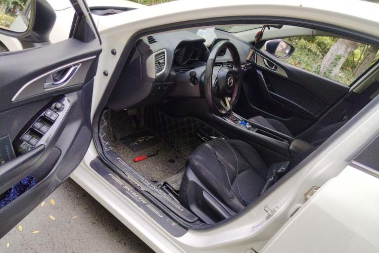 Used Mazda 3 Axela 2017 Sedan 1.5L Automatic Luxury Model Emission Standard China V Driver Seat