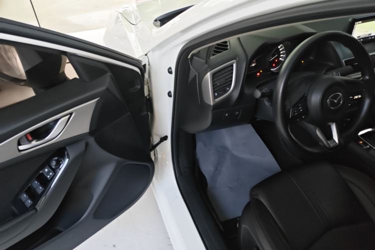 Used Mazda 3 Axela 2017 Sedan 1.5L Automatic Luxury Model Emission Standard China V Driver Seat