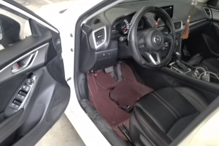 Used Mazda 3 Axela 2017 Sedan 1.5L Automatic Luxury Model Emission Standard China V Driver Seat