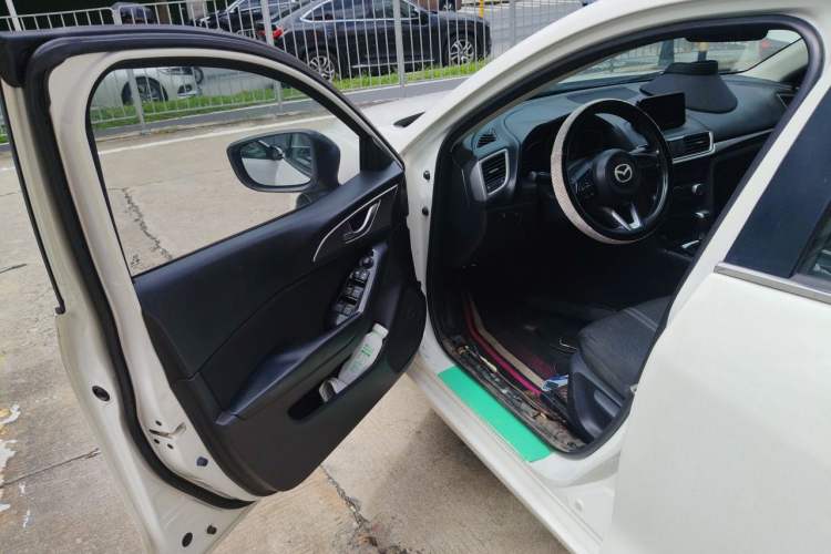 Used Mazda 3 Axela 2017 Sedan 1.5L Automatic Luxury Model Emission Standard China V Driver Seat