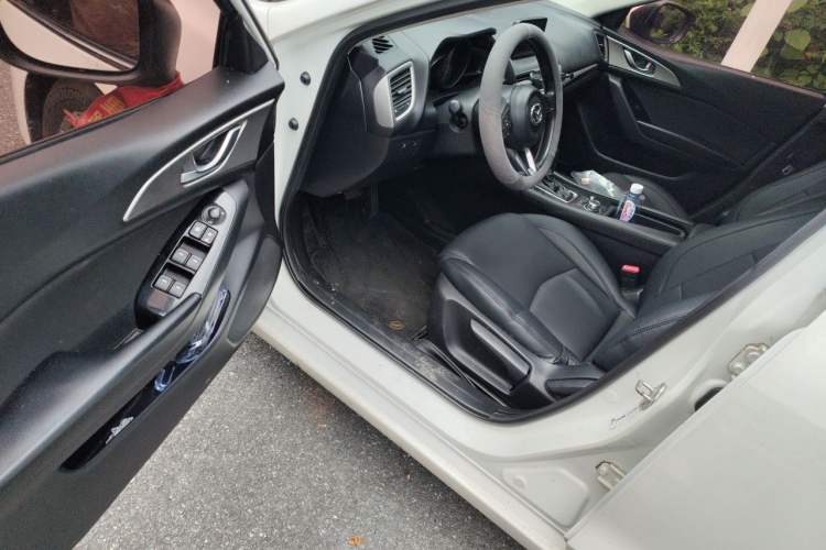 Used Mazda 3 Axela 2017 Sedan 1.5L Automatic Luxury Model Emission Standard China V Driver Seat