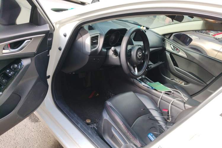 Used Mazda 3 Axela 2017 Sedan 1.5L Automatic Luxury Model Emission Standard China V Driver Seat