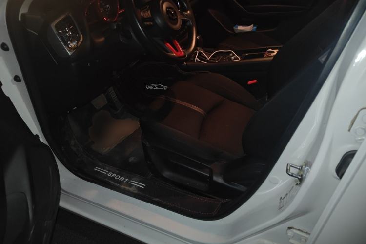 Used Mazda 3 Axela 2017 Hatchback 1.5L Automatic Luxury Model Emission Standard China V Driver Seat