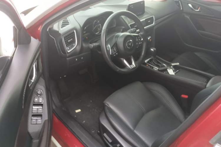 Used Mazda 3 Axela 2017 Hatchback 2.0L Automatic Sport Model China V Emission Standard Driver Seat