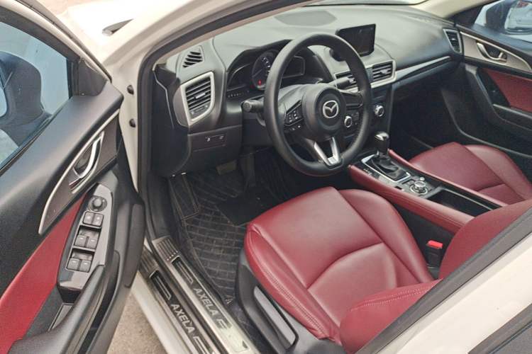 Used Mazda 3 Axela 2017 Sedan 1.5L Automatic Luxury Model Emission Standard China V Driver Seat