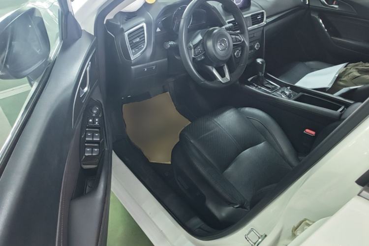 Used Mazda 3 Axela 2017 Hatchback 2.0L Automatic Sport Model China V Emission Standard Driver Seat