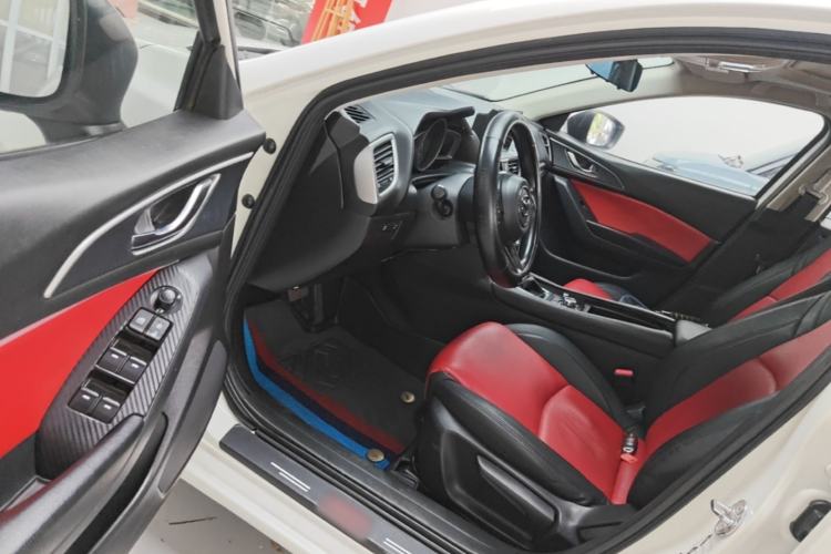 Used Mazda 3 Axela 2017 Sedan 1.5L Automatic Luxury Model Emission Standard China V Driver Seat