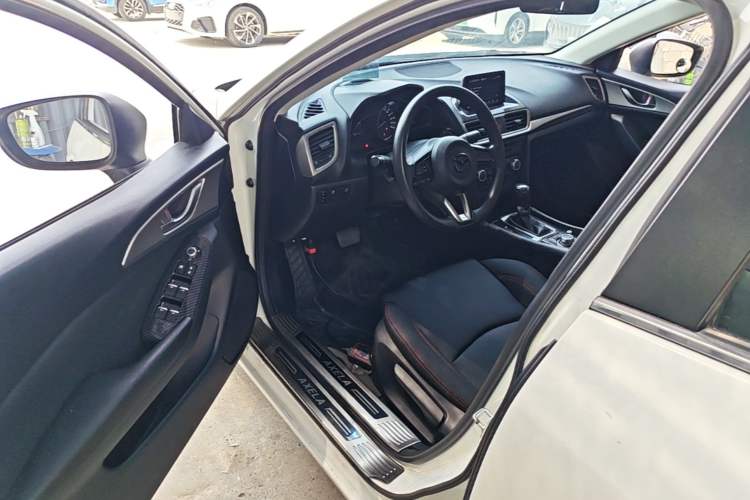 Used Mazda 3 Axela 2017 Sedan 1.5L Automatic Luxury Model Emission Standard China V Driver Seat