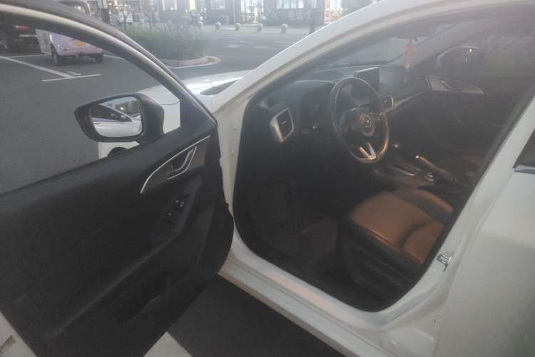 Used Mazda 3 Axela 2017 Sedan 1.5L Automatic Comfort Model Emission Standard China V Driver Seat