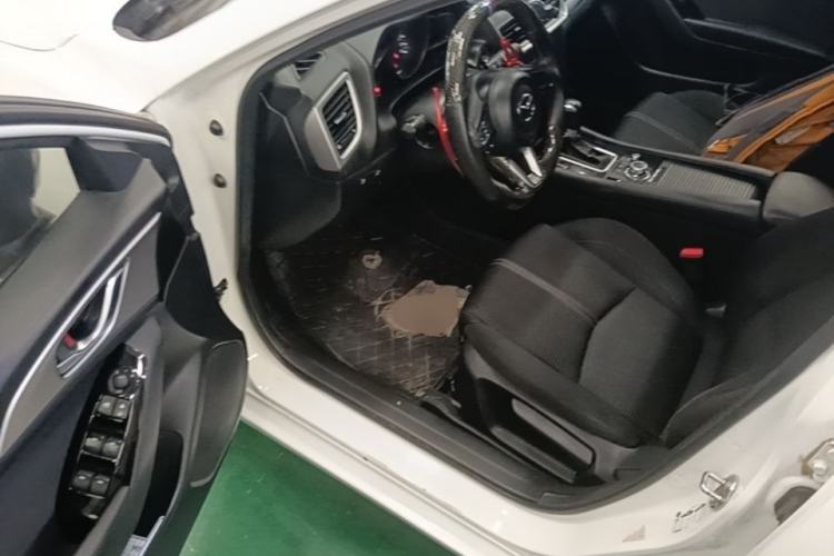 Used Mazda 3 Axela 2017 Sedan 1.5L Automatic Luxury Model Emission Standard China V Driver Seat
