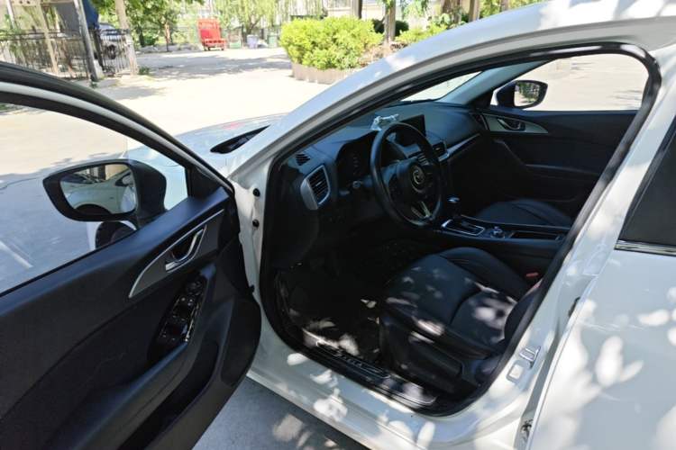 Used Mazda 3 Axela 2017 Sedan 1.5L Automatic Luxury Model Emission Standard China V Driver Seat