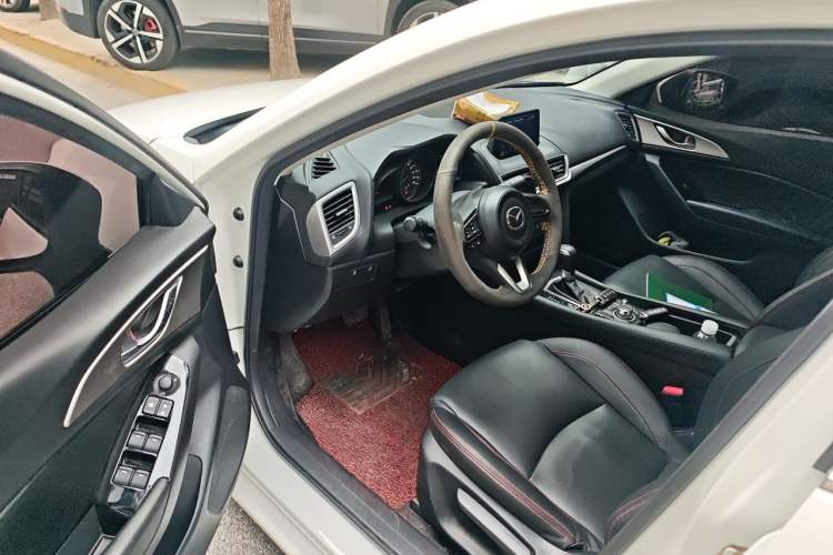 Used Mazda 3 Axela 2017 Sedan 1.5L Automatic Luxury Model China VI Standard Driver Seat